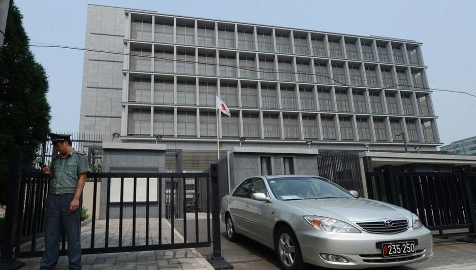 北京一女子向日本大使馆扔瓶子被问讯