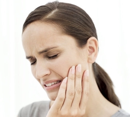 老妇脸痛不止连拔4颗好牙 原是脑里长瘤所致