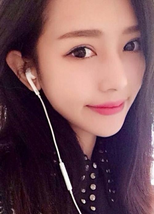 越南最美校花颜值爆表 自称中国女孩